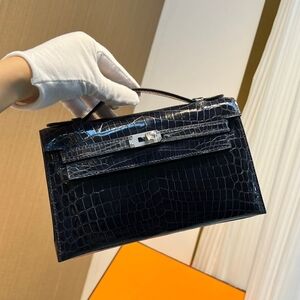 Hermès Black Shiny Crocodile Kelly Pochette